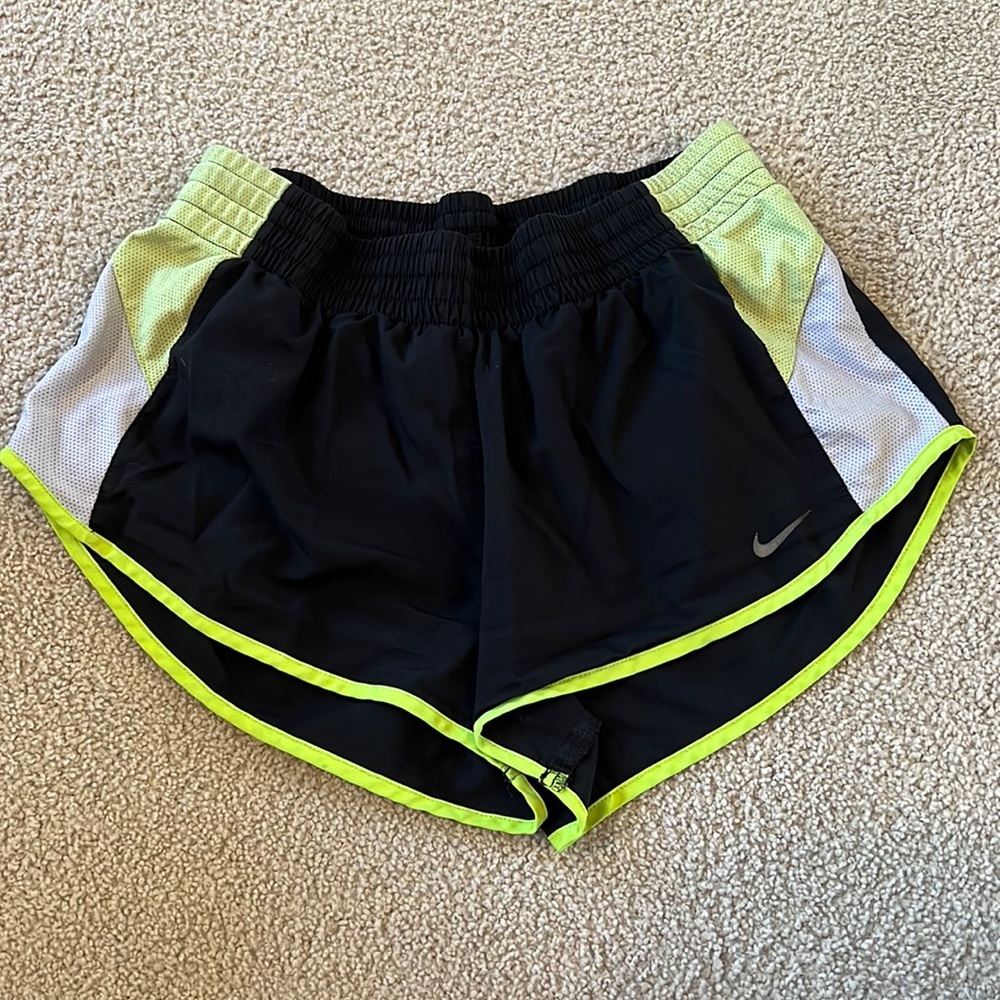 NIKE SHORTS